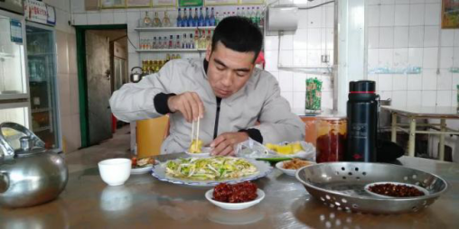 王影:跨越寒溫兩帶 15年運輸“淘金”之路307.png 王影:跨越寒溫兩帶 15年運輸“淘金”之路307.png