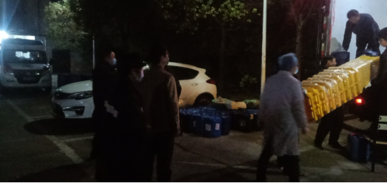 蘇寧物流“令狐大俠”一天跑湖北4城獲贊 演繹俠之大義259.png