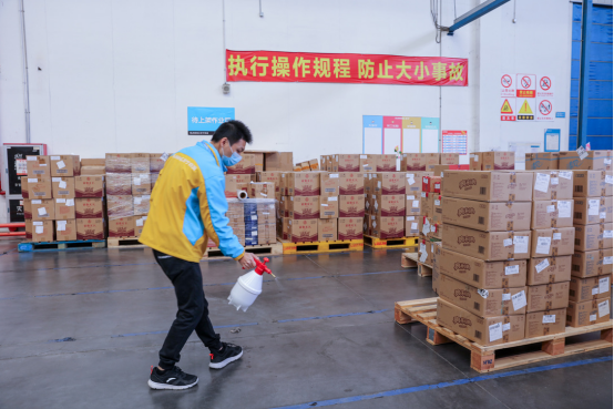 0217戰“疫”大考 蘇寧物流在廣州率先恢復當日達配送196.png