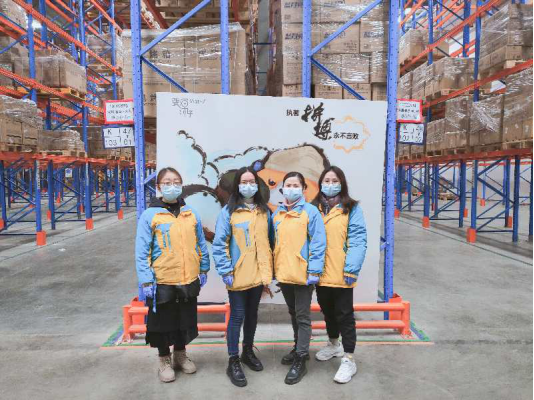 【0225】蘇寧葛店物流基地的“留守女生”：在發貨中感到武漢好轉358.png