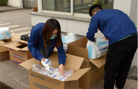 【上汽紅巖】新聞稿-上汽紅巖愛心護童心 向多所紅巖小學捐贈口罩-20200425508.png