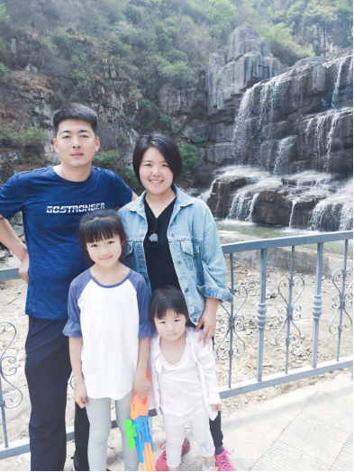 江淮轎卡用戶稿《十年酒水代理 五臺江淮轎卡 四口幸福之家》334.png