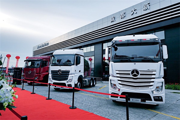 8.梅賽德斯-奔馳成都卡車中心正式揭幕.jpg