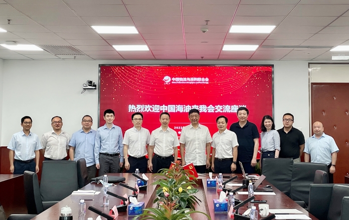 中物聯(lián)領(lǐng)導與中海油一行合影