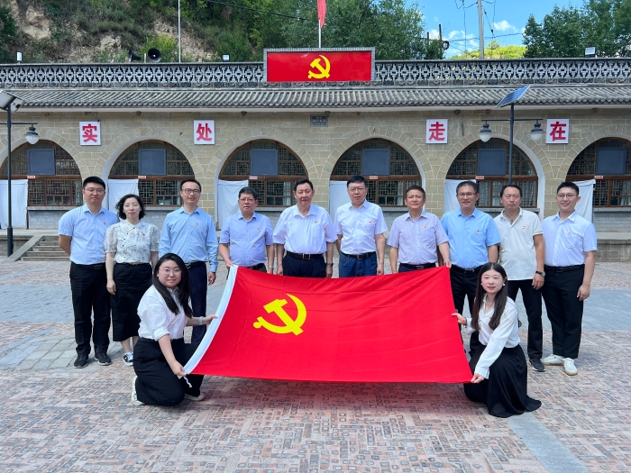 圖2 梁家河學(xué)習(xí) 圖2 梁家河學(xué)習(xí)